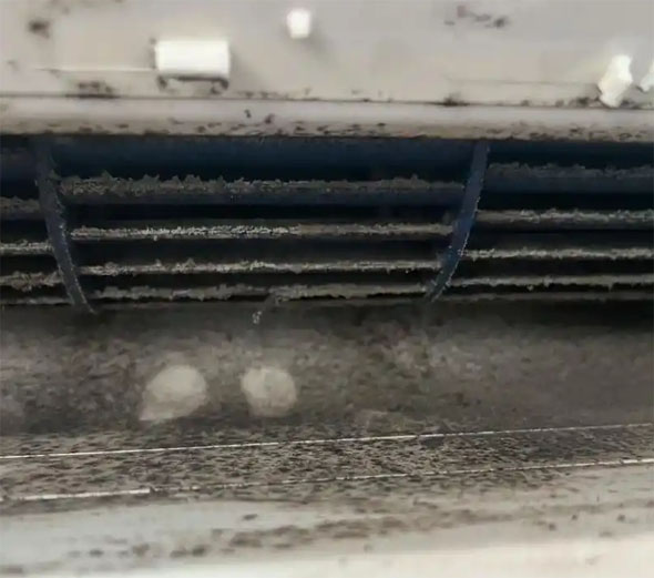 全椒空调吹的风有股烧焦味是怎么回事